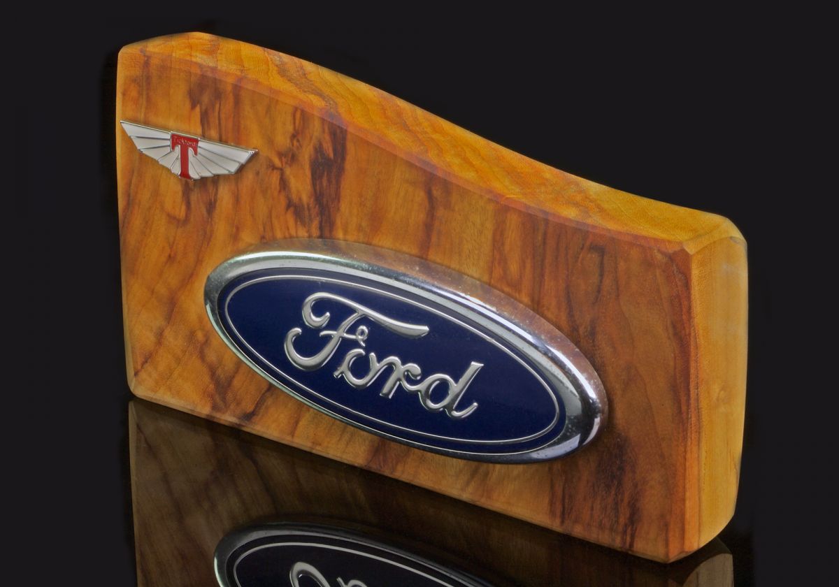 MOUNTED FORD MUSTANG OVAL TRUNK EMBLEM & TICKFORD BADGE