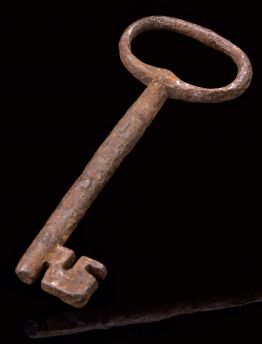 Vintage Medium Oval Scalloped Head Iron Key