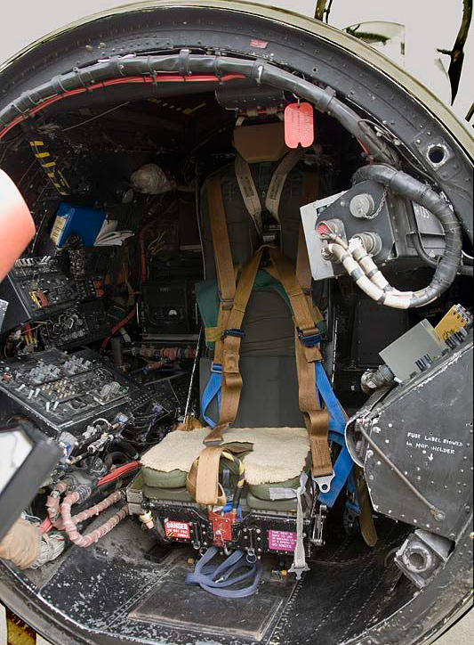 www.recoverycurios.com/site/user-assets/AIR/AVIATION%20INSTRUMENTS/CANBERRA%20Mk20%20BOMBER/CANBERRA-BOMBER-EXTRA-1.jpg